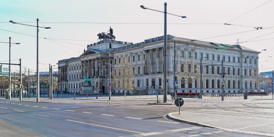 Der Schlossplatz menschenleer. Foto: Andreas Greiner-Napp