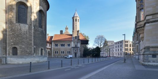 PLATZ DER DEUTSCHEN EINHEIT 4 - ANDREAS GREINER_NAPP