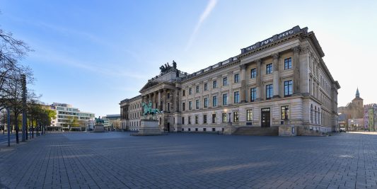 SCHLOSSPLATZ 3 - ANDREAS GREINER_NAPP