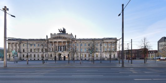 SCHLOSSPLATZ 4 - ANDREAS GREINER_NAPP