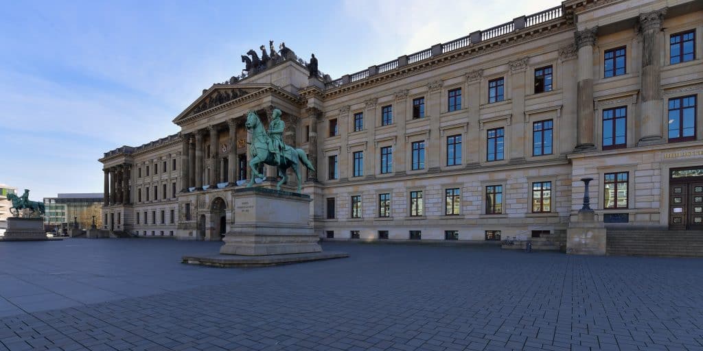 “Stadt ohne Menschen” – Schloss