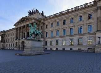 SCHLOSSPLATZ 7 - ANDREAS GREINER_NAPP