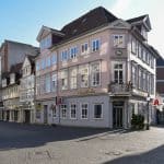 VOR DER BURGPASSAGE 1 - ANDREAS GREINER_NAPP