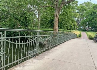 Das alte Geländer des Sidonienbrücke stand einst unter Denkmalschutz. Die Stadtverwaltung will das Geländer einlagern und so erhalten. Foto: STACHURA / JS