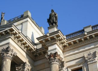 Die Figuren am Hauptportal sind Thema einer Führung. Foto: Schlossmuseum