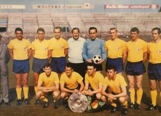 Lothar Ulsaß (obere Reihe, zweiter von rechts) führte die Meistermannschaft. Auf dem Foto obere Reihe von links: Präsident Ernst Fricke, Hans-Georg Dulz, Jürgen Moll, Joachim Bäse, Trainer Helmuth Johannsen, Horst Wolter, Peter Kaack, Lothar Ulsaß, Erich Maas, untere Reihe von links: Klaus Gerwien, Walter Schmidt, Gerd Saborowski und Klaus Meyer. Foto: Archiv Ralph-Herbert Meyer.