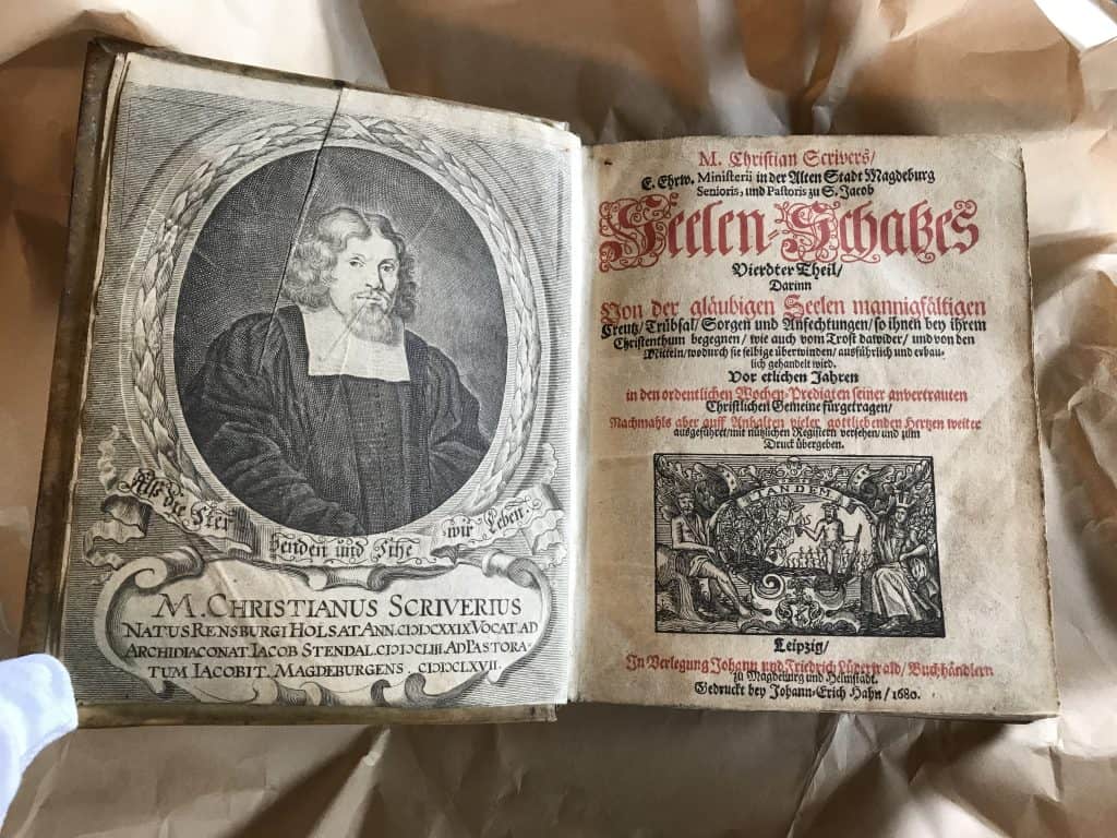 Ein Geschenk für die Kloster­bi­blio­thek