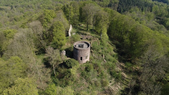 Blick aus der Luft auf die Ruine der Homburg. Foto: SBK/Sebastian Rustenbach