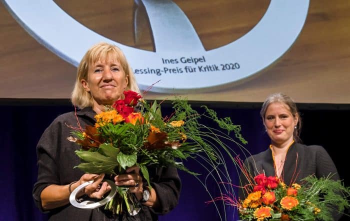 Ines Geipel erhielt den Lessing Preis für Kritik. Rechts Laudatorin Insa Wilke. Foto: Lessing-Akademie