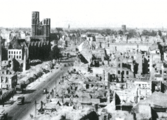 Blick auf die zerstörte Stadt (hier Fallersleber Straße). Repro: IBR