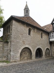 Unscheinbarer Eingang zur Frauenkapelle. Foto: Peter Sierigk