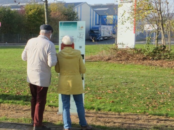 Rundwanderweg „Spuren der Glasindustrie“ eröffnet Eine Station des neuen Rundwanderwegs ist das aktuelle Werk von Glasproduzent Noelle + von Campe. Foto: Freundeskreis Glas / Uwe Spiekermann