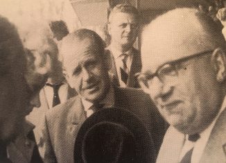 Eintracht-Präsident Dr. Kurt Hopert (rechts) mit dem früheren Bundestrainer Sepp Herberger. Foto: aus „Helmuth lass die Löwen raus“