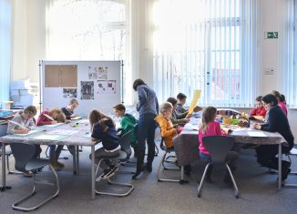 Blick in den Seminarraum während einer Veranstaltung des Außerschulischen Lernorts in der Zeit vor der Corona-Pandemie. Foto: SBK/Andreas Greiner Napp