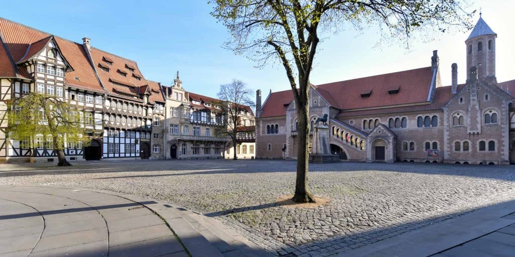 Burgplatz mit Veltheimischen und Huneborstelschem Haus (links). Foto: Der Löwe/Andreas Greiner-Napp