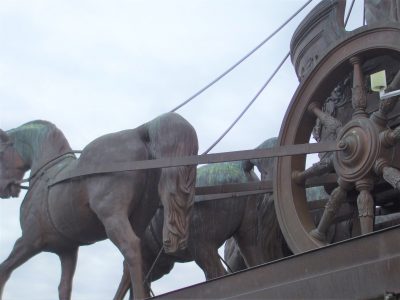 Niemand weiß, wie es nach zwölf Jahren im Triumphwagen aussieht. Foto: Wedemeyer