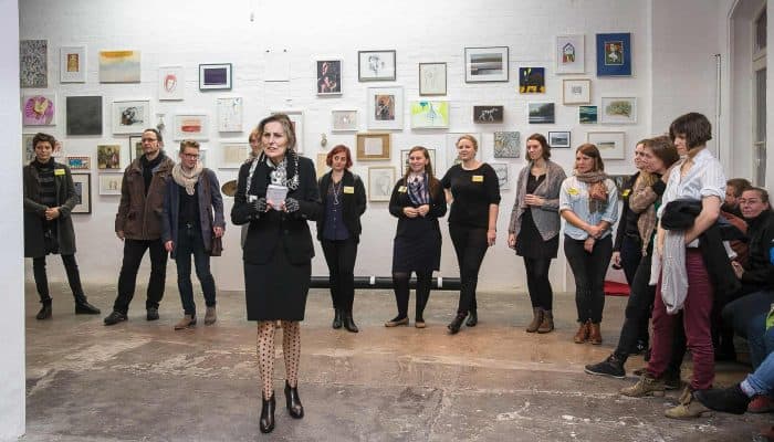 Anne Mueller von der Haegen eröffnet das Kunstfest der offenen Ateliers „Kunst… hier und jetzt“ im Jahr 2015. Foto: Der Löwe / Peter Sierigk