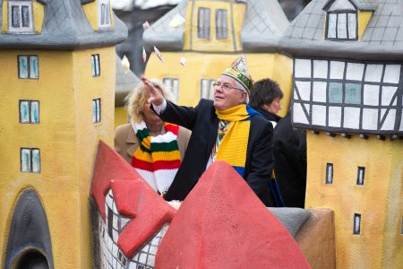 Braunschweigs Ehrenbürger Gerhard Glogowski (hier im Jahr 2018) begründete den Braunschweiger Straßenumzug 1979. Foto: Florian Kleinschmidt/Bestpixels