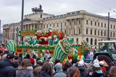 Der Schoduvel ist Norddeutschlands größter Karnevalsumzug. Foto: Stadtmarketing/Daniel Möller