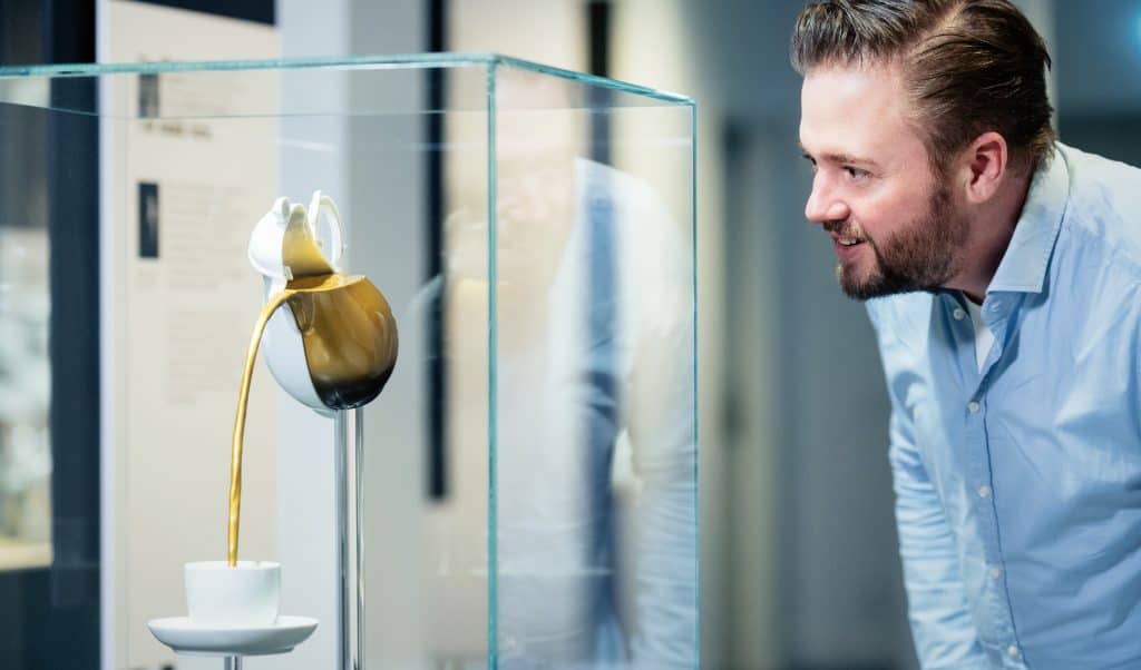 Porzellan erklärt: der Querschnitt einer Kaffeekanne. Foto: Museum Schloss Fürstenberg