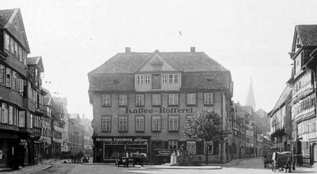 Einmündung von Breite Straße und Scharrnstraße, um 1930. Foto: Nds. Landesamt für Denkmalpflege