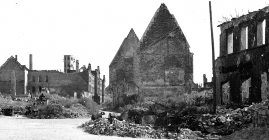 Der zerstörte Bäckerklint mit Eulenspiegelbrunnen. Foto: Archiv Heimatpfleger