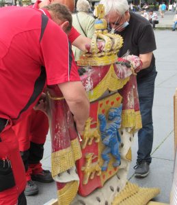 Voller Taubendreck: das Braunschweigische Staatswappen. Foto: Bernd Wedemeyer