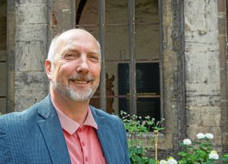 Pfarrer Dieter Rammler, der langjährige Direktor des Theologischen Zentrums der Landeskirche Braunschweig geht mit 63 Jahren in den Ruhestand. 21 Jahre lang hat er die öffentliche Diskussion über Theologie und Ethik, Kultur und Wissenschaft in der Landeskirche mitgeprägt. Seine Nachfolge steht noch nicht fest. Foto: Bernward Comes / Braunschweiger Zeitung