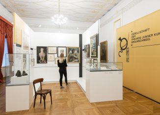 Blick in die Ausstellung. Revolutionäre im Arbeitszimmer des Schlossmuseums. Foto: Schlossmuseum Braunschweig / Moritz Küstner
