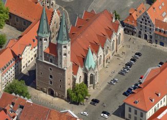 Luftbild des Platzes an der Martinikirche. Foto: Hajo Dietz, Nürnberg Luftbild