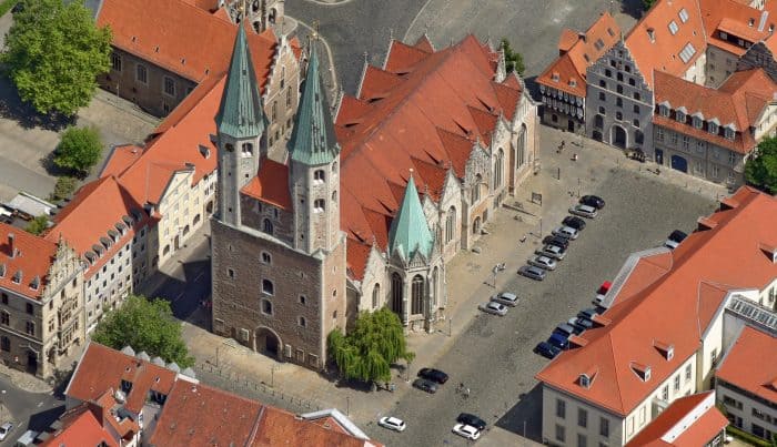 Luftbild des Platzes an der Martinikirche. Foto: Hajo Dietz, Nürnberg Luftbild