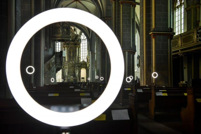 Lichtinstallation der Bezugsgruppe Rainer Rauch in St. Martini. Foto: SBK / Andreas Greiner-Napp