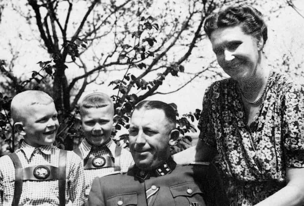 „Onkel Fritz ist zurück aus Frank­reich – im Zinksarg!“