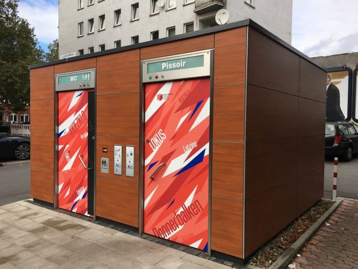 Gefällt nicht jedem: die neue öffentliche WC-Anlage Südstraße in Pop-Art. Foto: Der Löwe