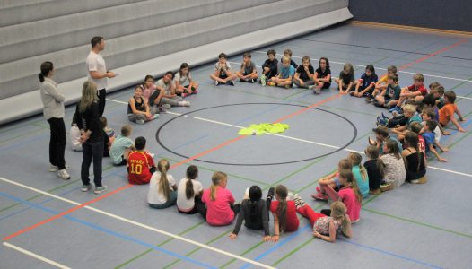 Handballtag mit Udo Falkenroth (links). Foto: MTV Handball