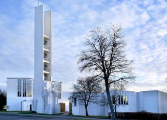 Die Heilig-Geist-Kirche in Wolfsburg steht zum Verkauf. Foto: LARS LANDMANN / regios24