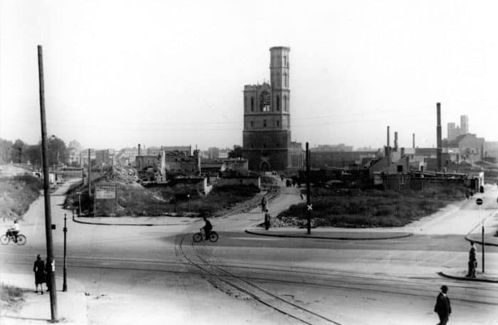 Radeklint mit zerstörter Neustadt und St. Andreas, 1949. Foto: NLD