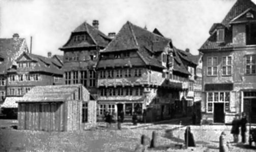 Die Westseite des Radeklints mit Fachwerkbauten um 1870. Foto: Archiv Heimatpfleger Braunschweig, Fotografien von Walter Ehlers