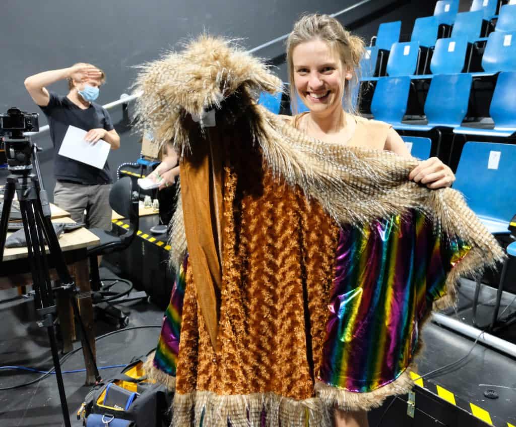 Fantastisch: Sabine Niemczyk hat das Kostüm für das Rockofunkel entworfen. Foto: LOT