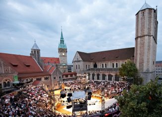 Der Burgplatz wird auch 2022 zur Freilichtbühne des Staatstheaters: Foto: Staatstheater Braunschweig/Karl-Bernd Karwasz
