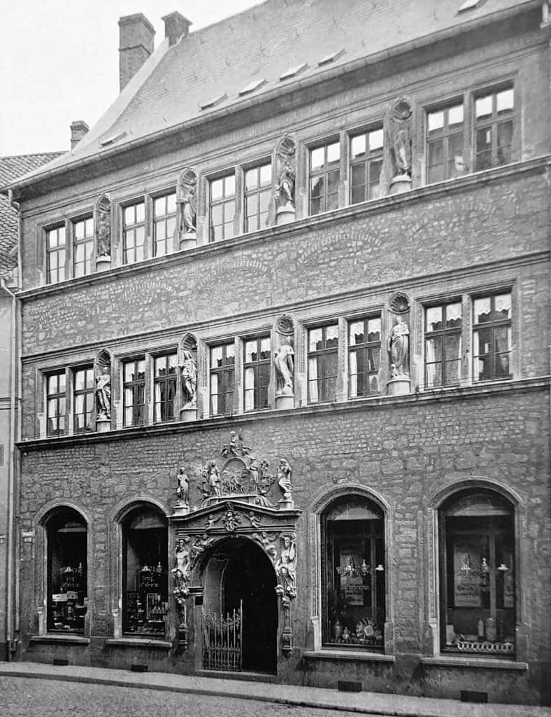 Die unzerstörte Fassade um 1900. Foto: aus Architektur der Renaissance in Deutschland, Stuttgart 1909
