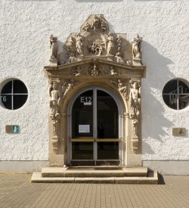 Das Renaissance-Portal ist heute Eingang zur Aula des Martino-Katharineums. Foto: Elmar Arnhold