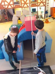 Spielend können Kinder und Jugendliche die Ausstellung erkunden. Hier zum Thema Architektur im Jahr 2018. Foto: AHA-ERLEBNISmuseum e.V.