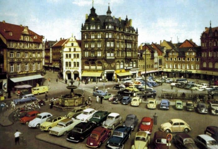 Der Kohlmarkt wurde als Autoparkplatz missbraucht, um 1960. Foto: Stadtarchiv