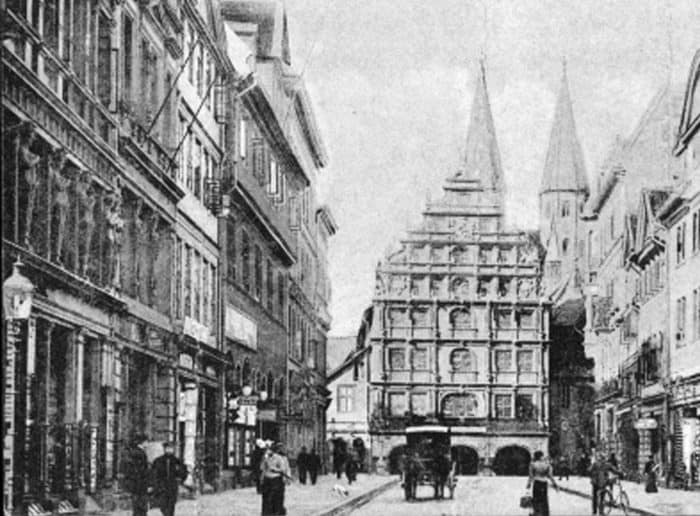 Poststraße mit Gewandhaus, Postkarte um 1900: Foto: privat