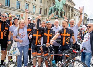 Bitte mehr davon: Der Extremsportverein „Friends for Life“ hatte 2018 mit einem Inklusionsteam die Löwenherztour über fast 3000 Kilometer in Herzform durch Deutschland organisiert. Das Team aus Behinderten und Nichtbehinderten war eine Woche unterwegs – und hat dabei auch Spenden für das Senioren- und Pflegeheim Theresienhof in Goslar gesammelt. Foto: Philipp Ziebart / BestPixels.de