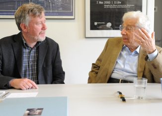 Frank Ehrhardt (links) im Gespräch mit Yehuda Blum, Holocaustüberlebender und früherer israelischer Botschafter bei der UN im Jahr 2013. Foto: Stefanie Waske
