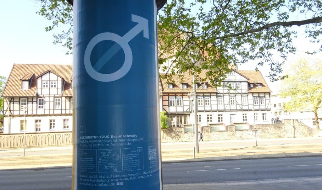 „Kultur­streifzug“ entlang der Litfaß­säulen
