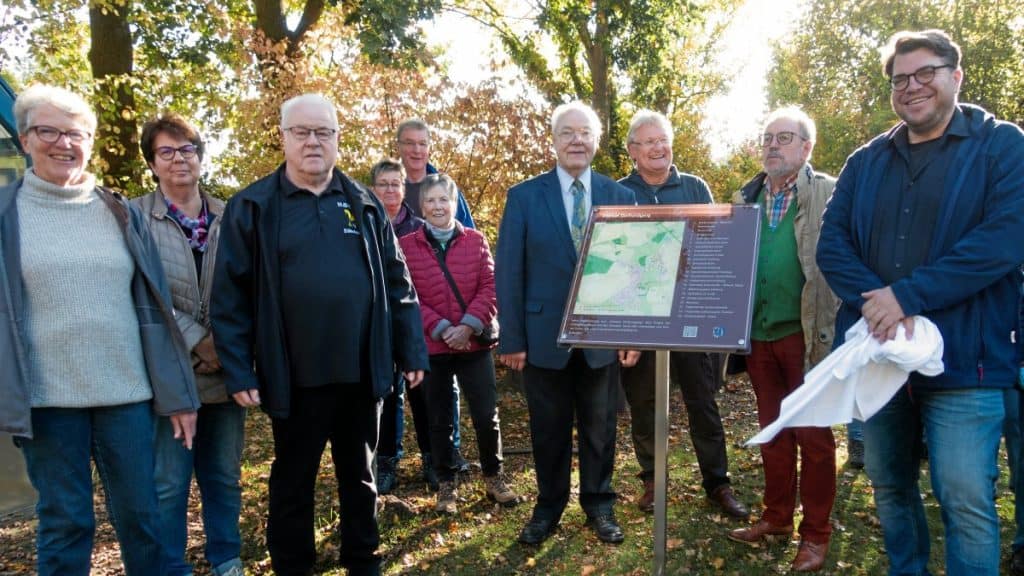 Alvesse auf einem beschil­derten Dorfrund­gang erkunden