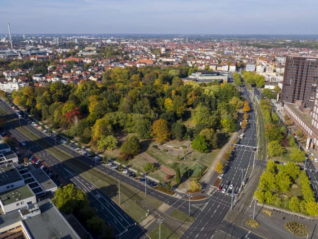 Auf neuen, alten Wegen durch Viewegs Garten